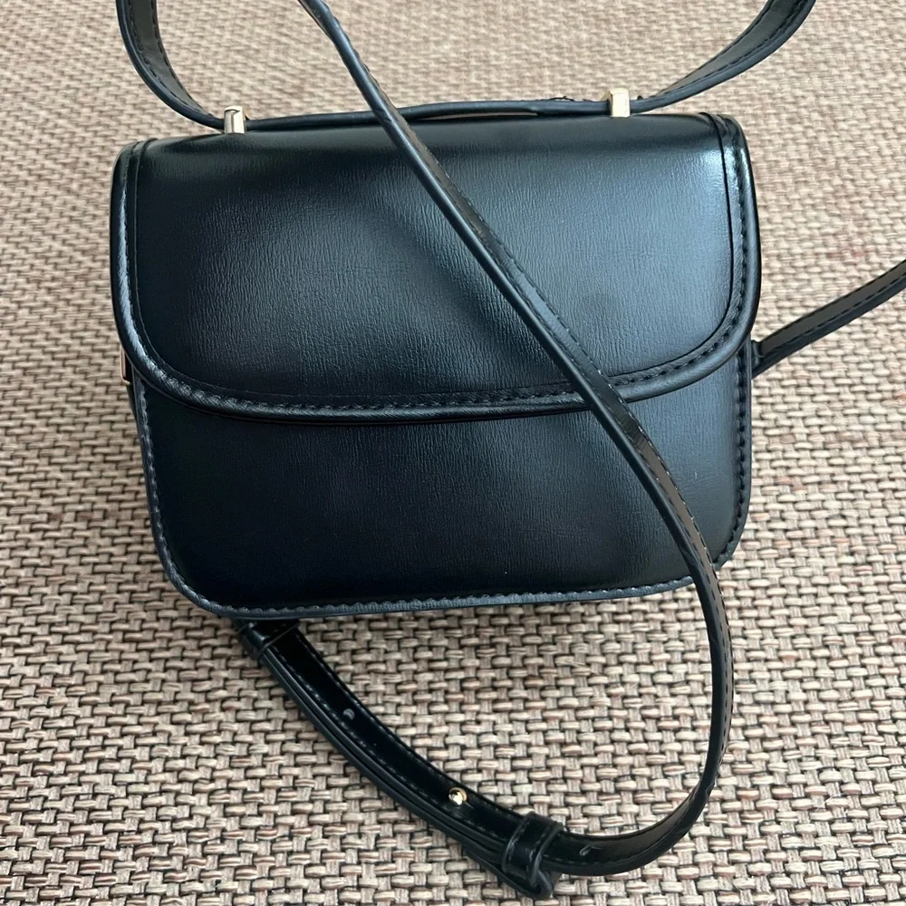 Zara Double Strap Crossbody Bag in black. - Picture 5 of 10